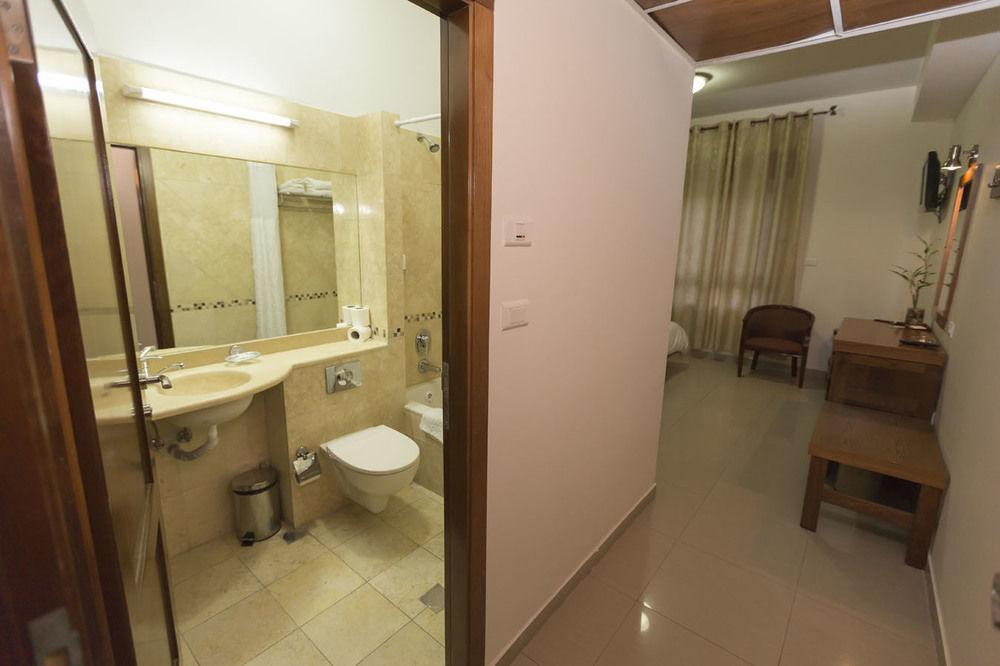 Angel Hotel Bethlehem Bagian luar foto